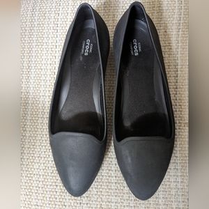 Crocs Women's Black Eve Flat Pointed Toe Rubber Slip on Size 11W EUC